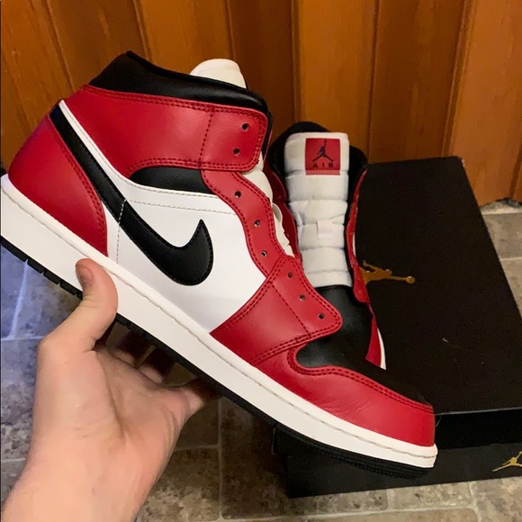 Air Jordan 1 - Picture 2 of 6